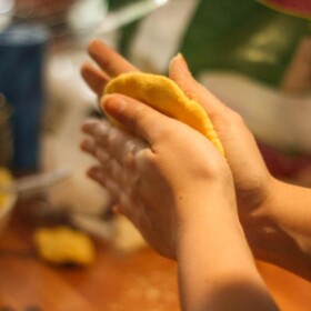 How to make Makki di Roti